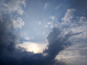 clouds-2342681_1920